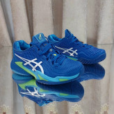 کفش تنیس خاکی اسیکس Asics tennis Court FF3 Novak CLAY- رنگ آبی فسفری سفید کیفیت اورجینال سفارش اسیا نواک جوکوویچ