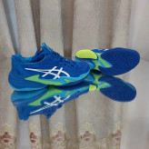 کفش تنیس خاکی اسیکس Asics tennis Court FF3 Novak CLAY- رنگ آبی فسفری سفید کیفیت اورجینال سفارش اسیا نواک جوکوویچ