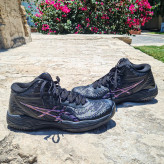 کتونی و کفش والیبال هندبال بسکتبال اسیکس ژل هوپ وی 14 در حد اورجینال ویتنامAsics gel hoop V14 رنگ مشکی بنفش