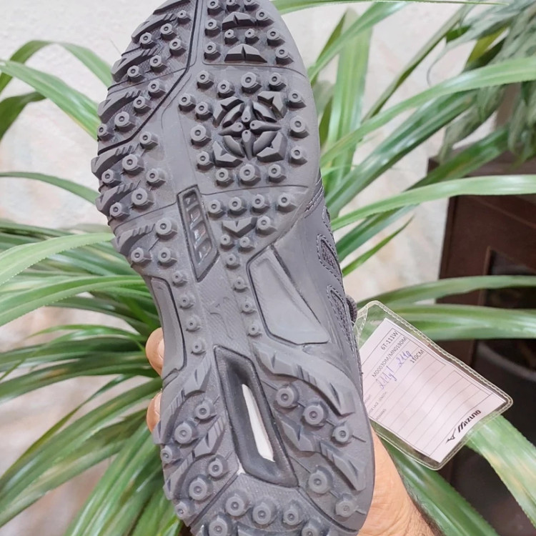 کتونی کفش اورجینال فوتبال چمن مصنوعی میزانو اورجینال MIZUNO WAVE LYNX JR سایز 35 رنگ مشکی طلایی ساخت ویتنام