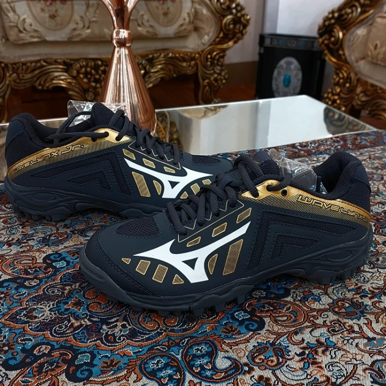 کتونی کفش اورجینال فوتبال چمن مصنوعی میزانو اورجینال MIZUNO WAVE LYNX JR سایز 35 رنگ مشکی طلایی ساخت ویتنام