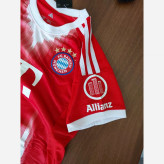 کیت تیشرت با شورت اصلی هواداری تیم بایرن مونیخ المان 2026 رنگ قرمزسفید تایلندی A++ بچه گانه کپی