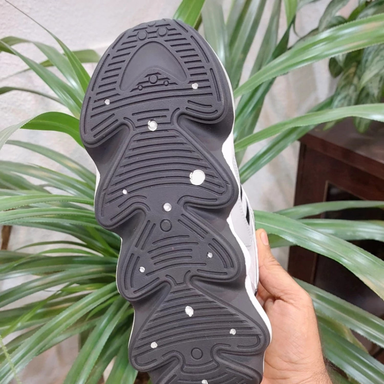 کتونی و کفش اسپورت طرح ادیداس آدیداس نایک وارداتی سایز 40 تا 44 رنگ طوسی کپی