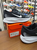 کتونی رانینگ و پیاده روی نایک ومرو 18X مستر کوالیتی رنگ مشکی کف سفید NIKE ZOOM X VOMERO 18X