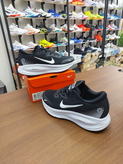 کتونی رانینگ و پیاده روی نایک ومرو 18X مستر کوالیتی رنگ مشکی کف سفید NIKE ZOOM X VOMERO 18X