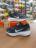 کتونی رانینگ و پیاده روی نایک ومرو 18X مستر کوالیتی رنگ مشکی کف سفید NIKE ZOOM X VOMERO 18X