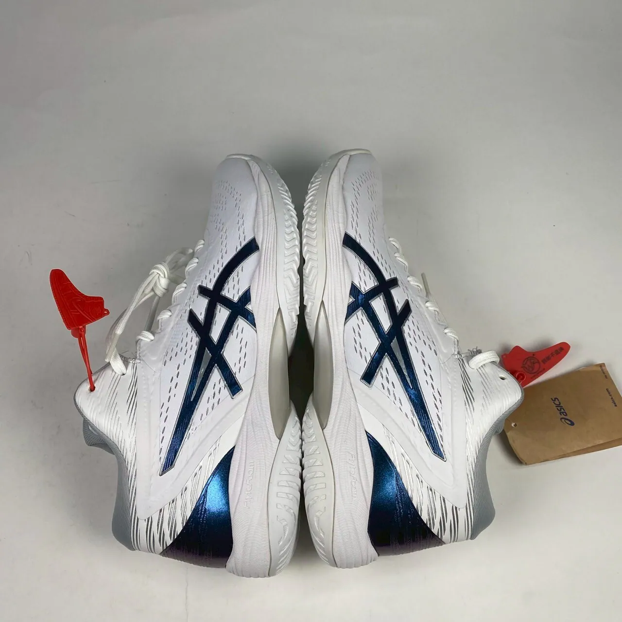 کتونی اسیکس ژل هوپ وی 14 در حد اورجینال ویتنامAsics gel hoop V14 رنگ سفید بنفش