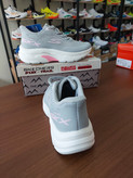 کتونی رانینگ اسکیچرز زنانه کیفیت مستر کوالیتی ویتنام رنگ طوسی سفید صورتی sketchers archfit skx