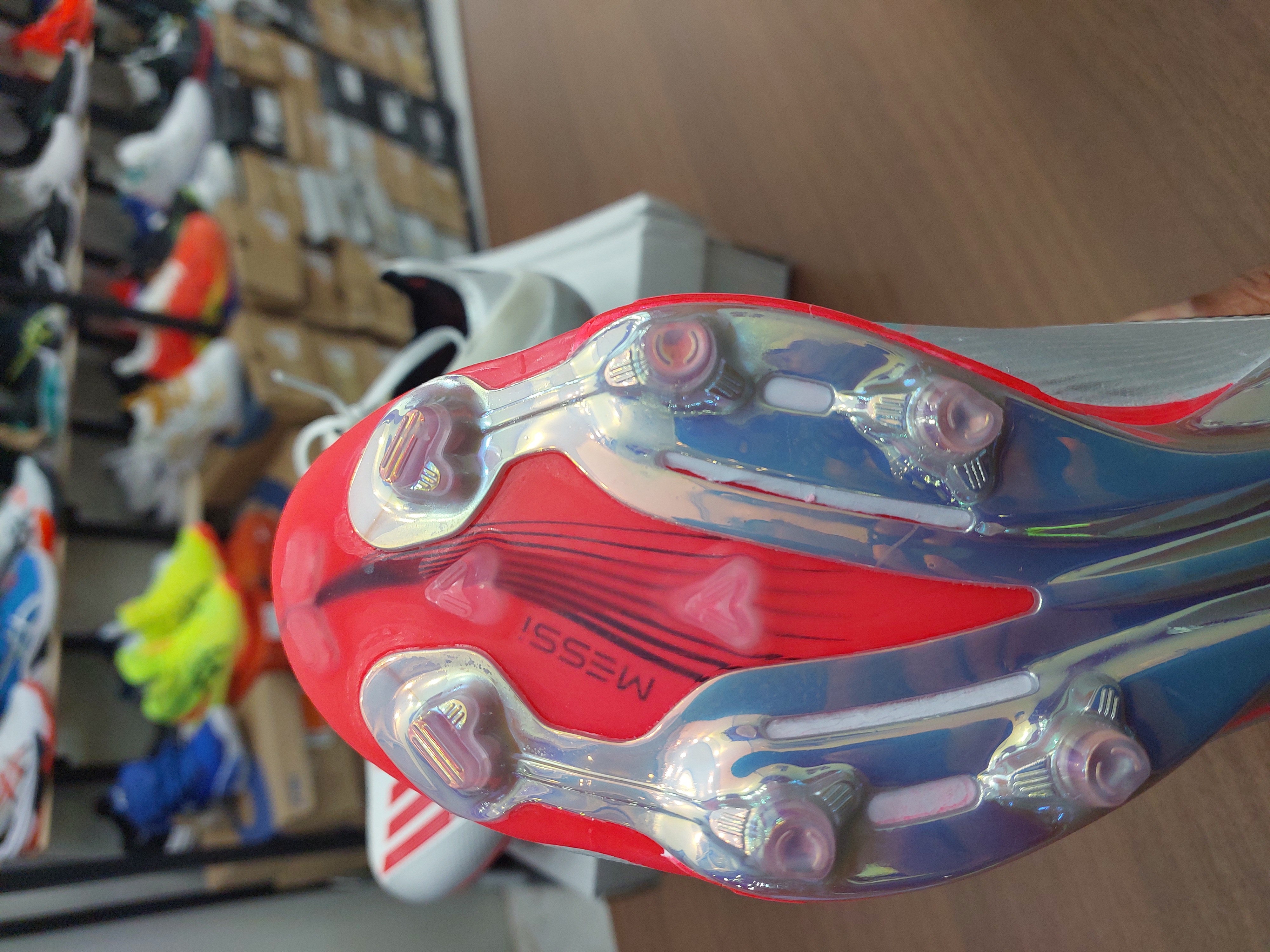 کفش فوتبال چمن آدیداس اف۵۰ مسی استوکدار رنگ سفیدصورتی Adidas f50+fg