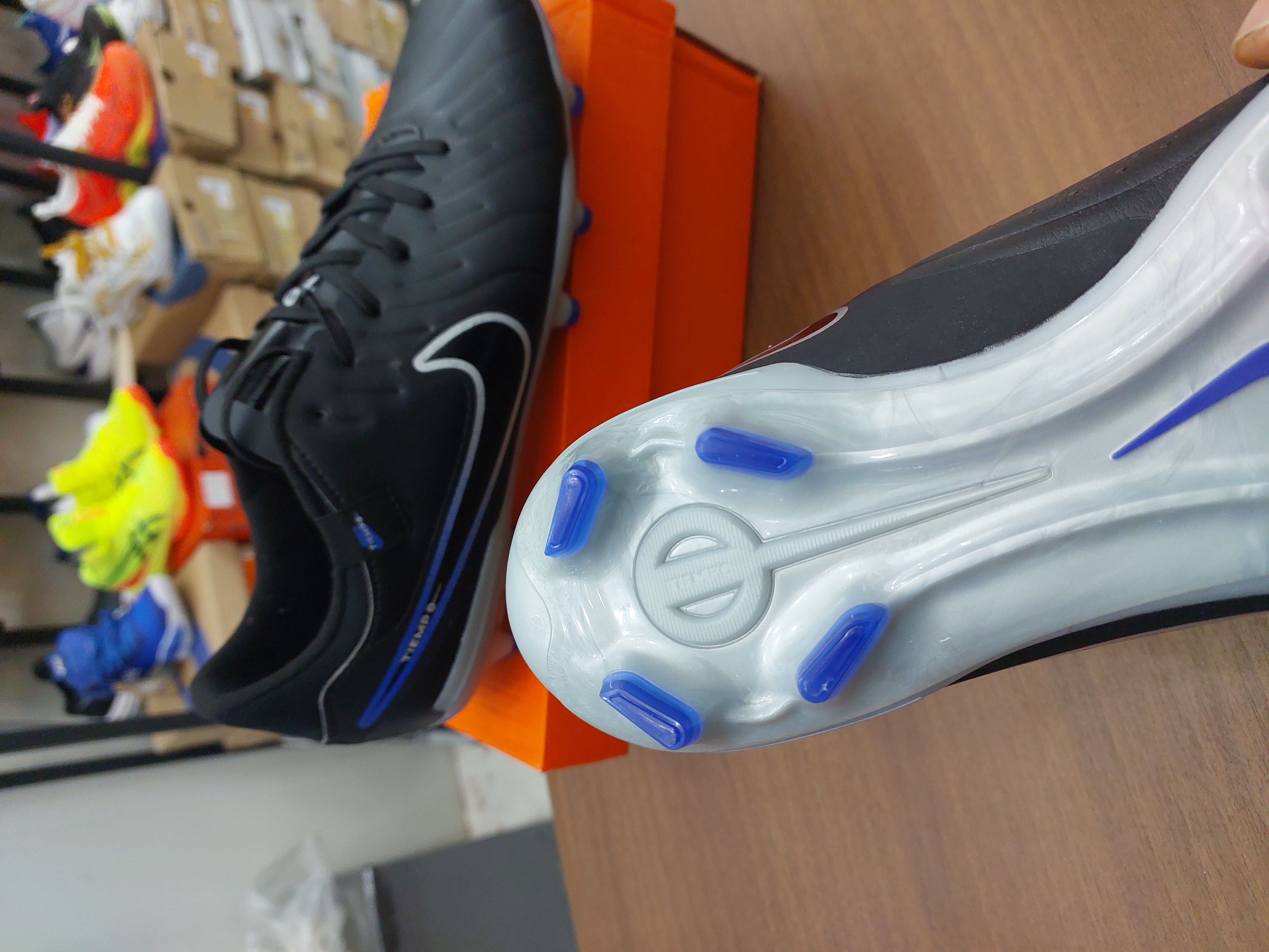 کفش فوتبال چمن نایک تیمپو لجند۱۰ استوکدار بندی رنگ مشکی آبیNike tempo Legend 10 academy FG
