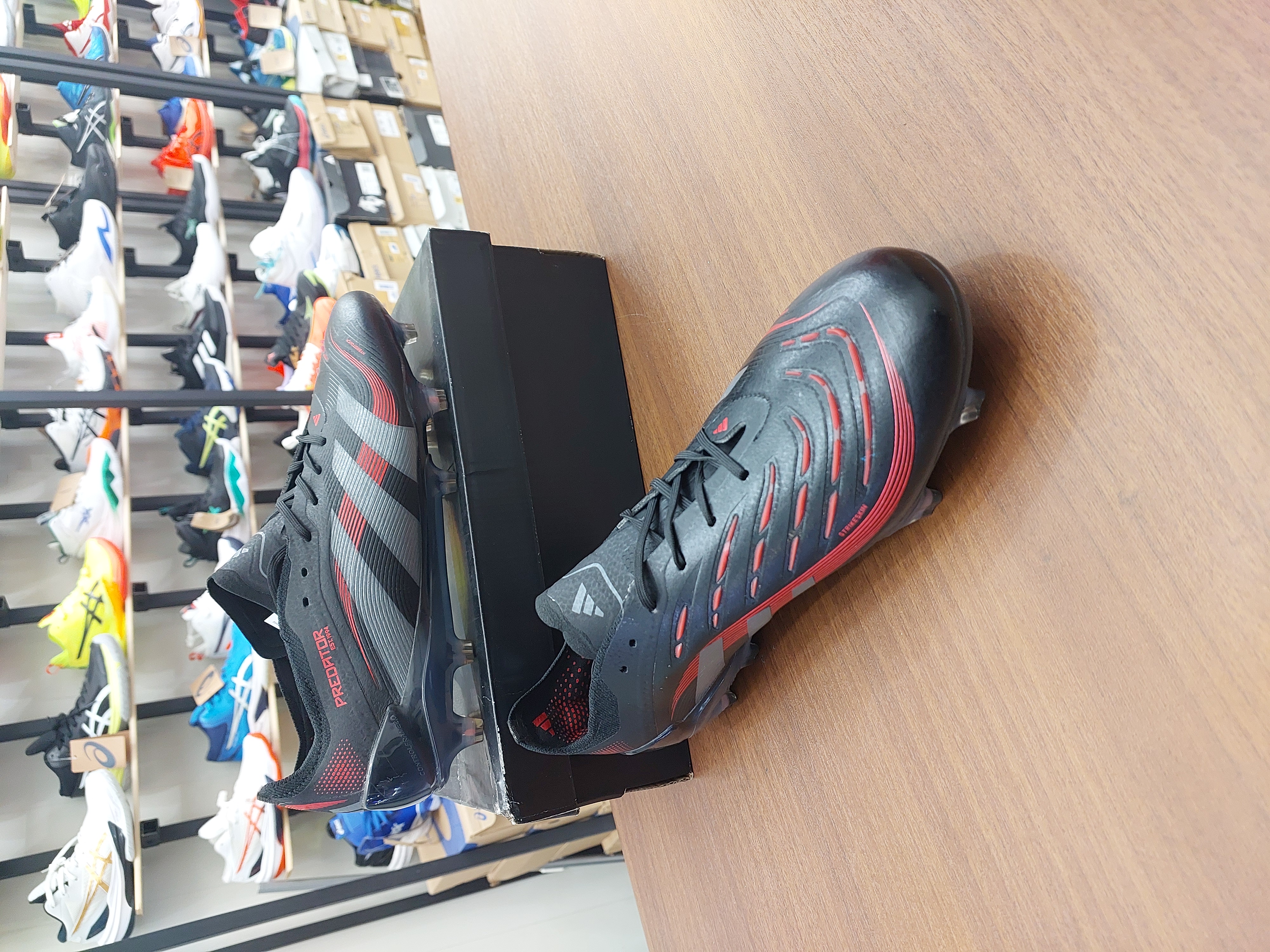 کفش فوتبال چمن آدیداس پردیتور الیت استوکدار بندی رنگ مشکی قرمز Adidas Predator Elite FG Teaser