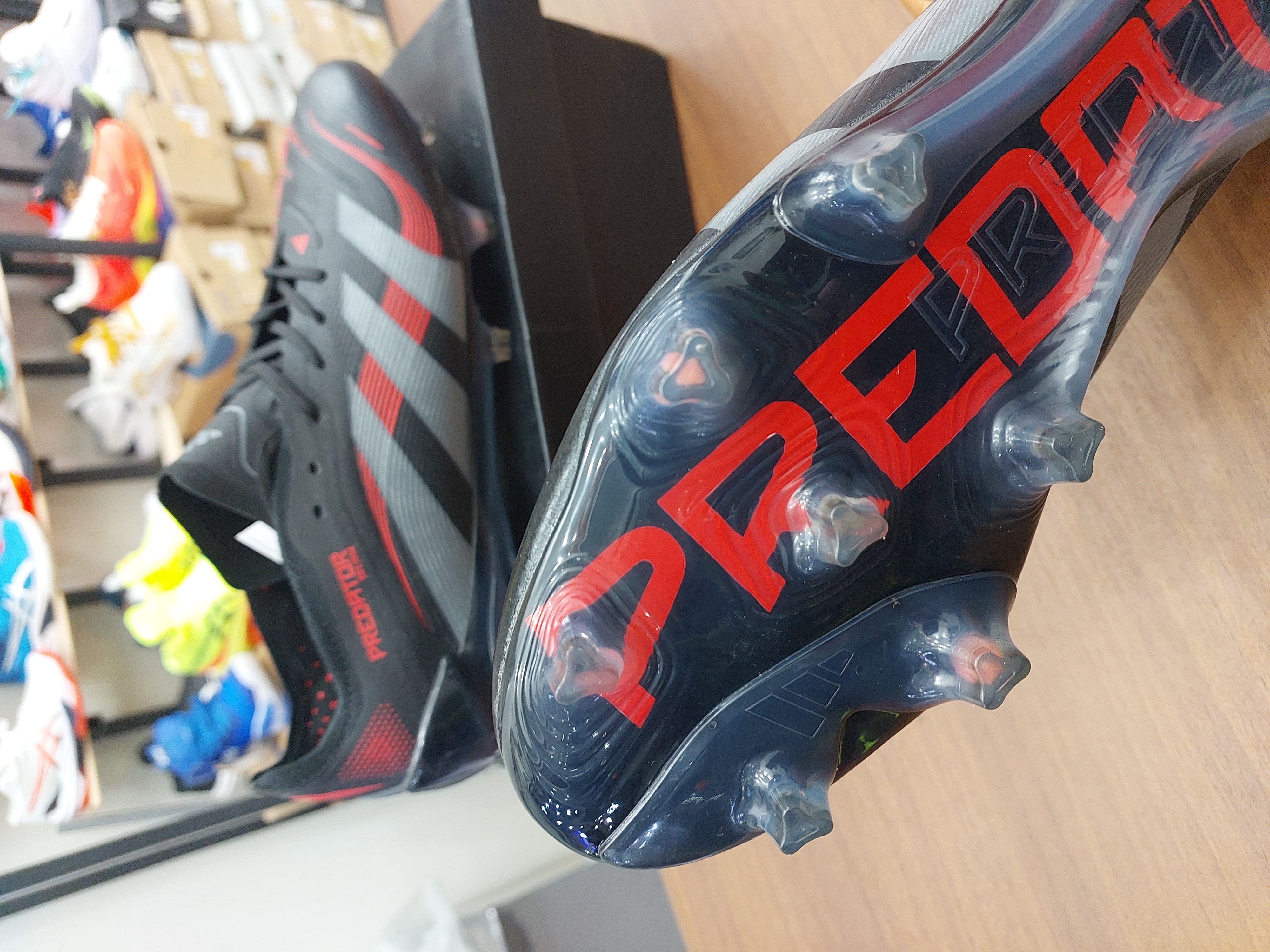 کفش فوتبال چمن آدیداس پردیتور الیت استوکدار بندی رنگ مشکی قرمز Adidas Predator Elite FG Teaser