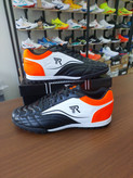 کفش فوتبال استوک ریز یا چمن مصنوعی تورف رنگ مشکی سفید نارنجی football shoes turf black white orange