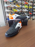 کفش فوتبال استوک ریز یا چمن مصنوعی تورف رنگ مشکی سفید نارنجی football shoes turf black white orange
