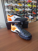 کفش فوتبال استوک ریز یا چمن مصنوعی تورف رنگ مشکی سفید نارنجی football shoes turf black white orange