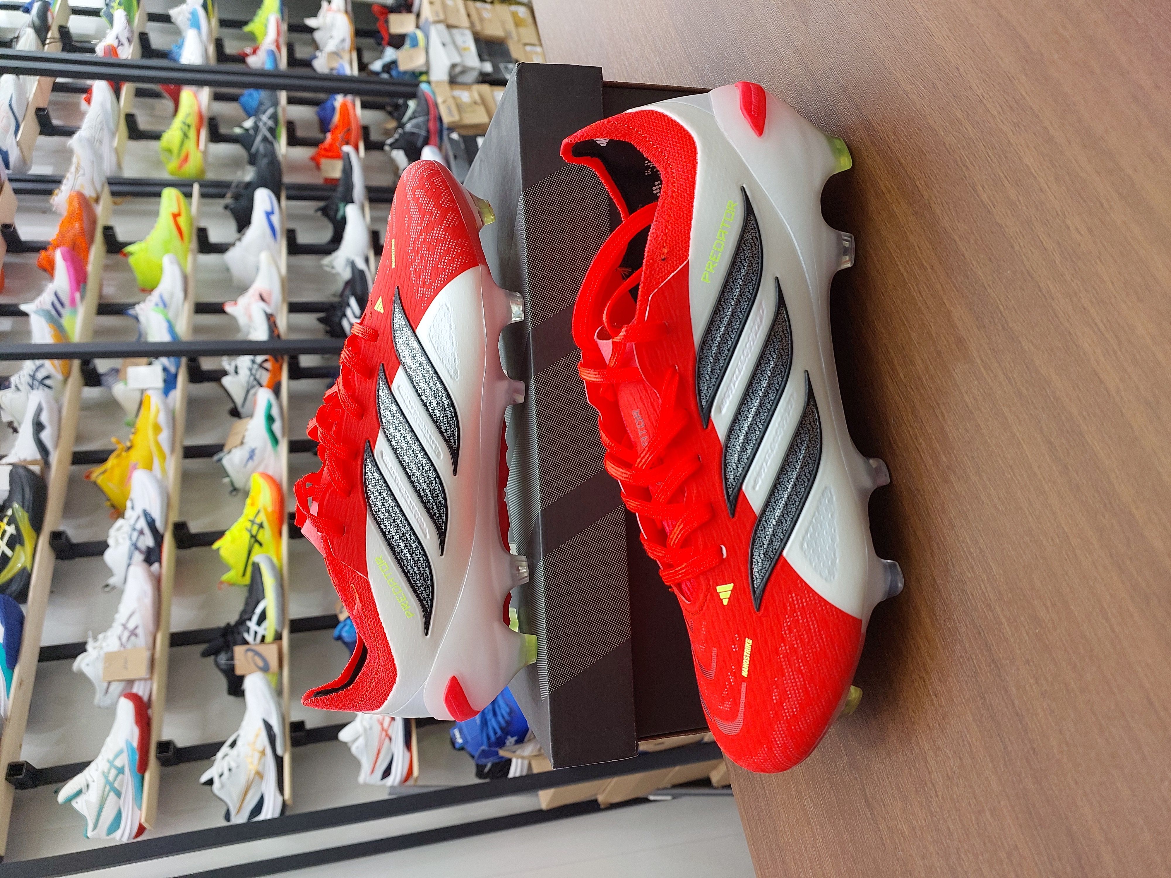 کفش فوتبال چمن آدیداس استوکدار بلینگام رنگ سفید نارنجی مشکی Adidas Predator