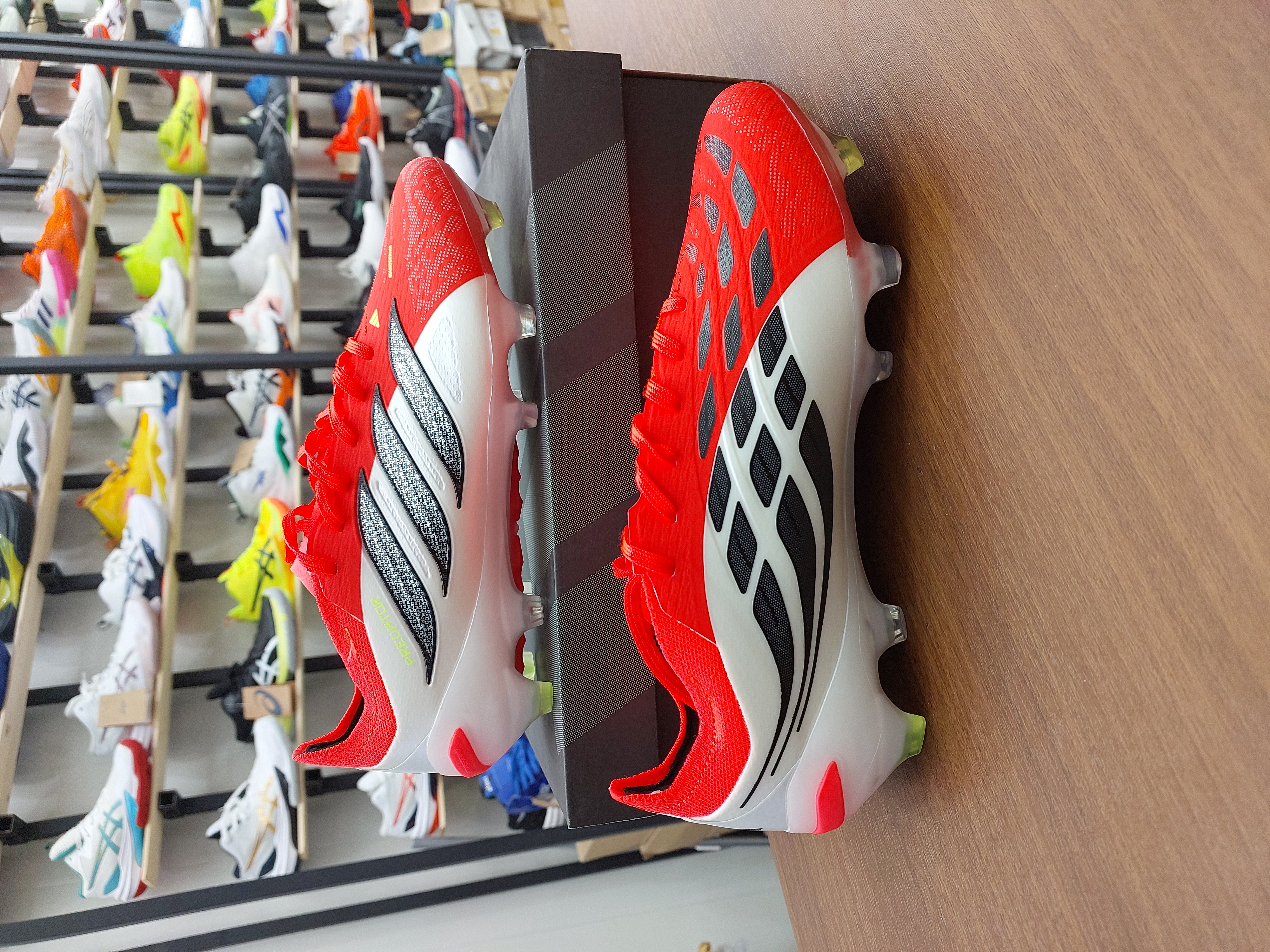 کفش فوتبال چمن آدیداس استوکدار بلینگام رنگ سفید نارنجی مشکی Adidas Predator