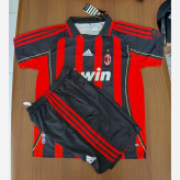 کیت تیشرت با شورت نوستالژی هواداری تیم میلان ایتالیا 2007رنگ راه راه مشکی قرمز تایلندی A++ Ac Milan