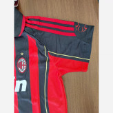 کیت تیشرت با شورت اصلی هواداری تیم میلان ایتالیا 2007رنگ راه راه مشکی قرمز تایلندی A++ Ac Milan بچه گانه