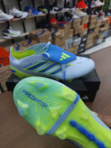 کفش فوتبال چمن آدیداس استوکدار بلینگام رنگ ابی سبز فسفری Adidas Predator