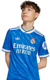 کیت سوم وتیشرت با شورت هواداری تیم رئال مادرید ۲۰۲۶ رنگ آبی تایلندی کلاس A++ kit Real madrid 2026 بچه گانه