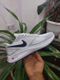 کتونی رانینگ و پیاده روی نایک گاید ۱۰ مستر کوالیتی رنگ سفید NIKE ZOOM