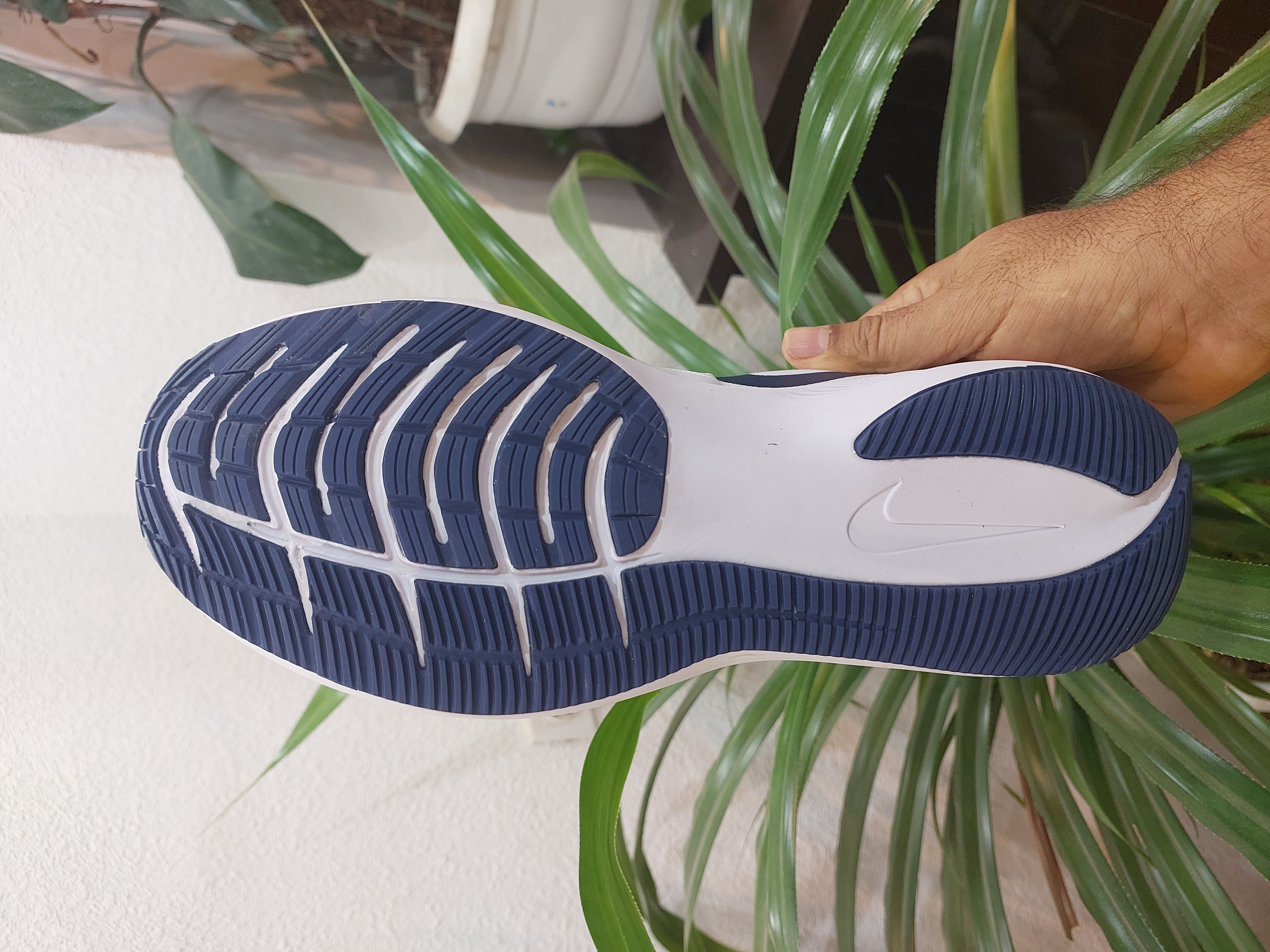 کتونی رانینگ و پیاده روی نایک گاید ۱۰ مستر کوالیتی رنگ سفید NIKE ZOOM
