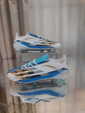کفش فوتبال چمن آدیداس اف۵۰ آرژانتین مسی استوکدار رنگ سفیدآبی مشکی Adidas f50 argantina