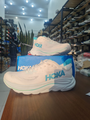 کفش رانینگ هوکا کلیفتون۱۰ کیفیت مستر کوالیتی طبیعت گردی روزمرگی رنگ سفیدسبز آبی HOKA M CLIFTON 10
