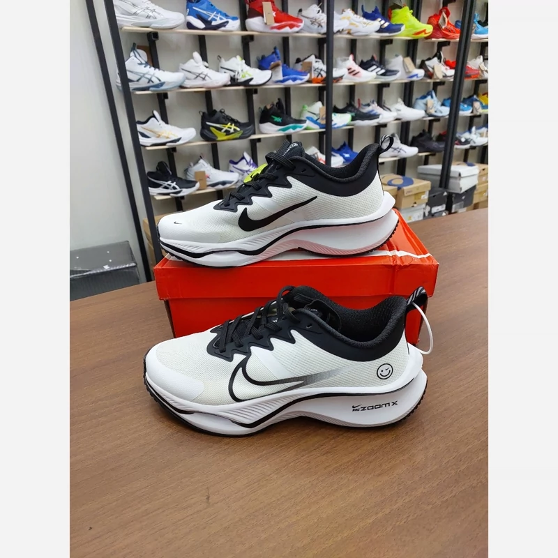 کتونی نایک  زوم ایکس طرح لبخندی مسترکوالیتی ویتنام رنگ سفید مشکی nike zoom x