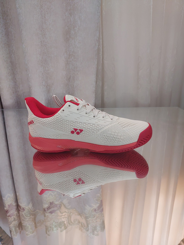 کفش بدمینتون و تنیس و پدل یونکس Yonex Women's and Men's Power Cushion Ad-Accel Sunset Red رنگ کرم قرمز لوگو قرمز