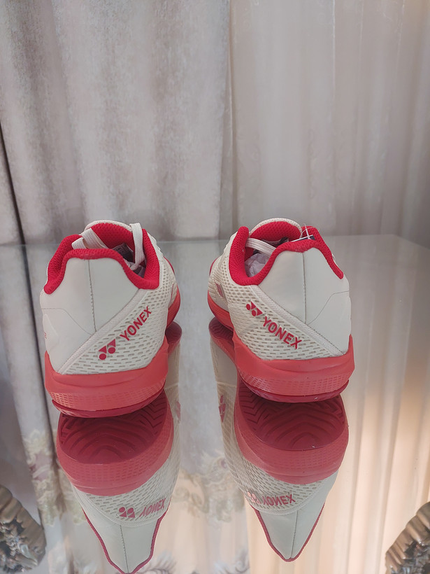 کفش بدمینتون و تنیس و پدل یونکس Yonex Women's and Men's Power Cushion Ad-Accel Sunset Red رنگ کرم قرمز لوگو قرمز