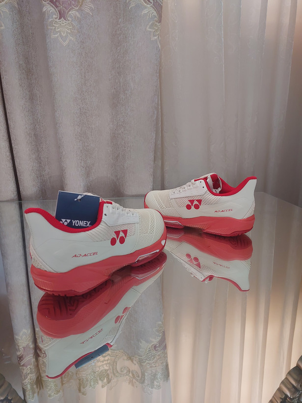 کفش بدمینتون و تنیس و پدل یونکس Yonex Women's and Men's Power Cushion Ad-Accel Sunset Red رنگ کرم قرمز لوگو قرمز