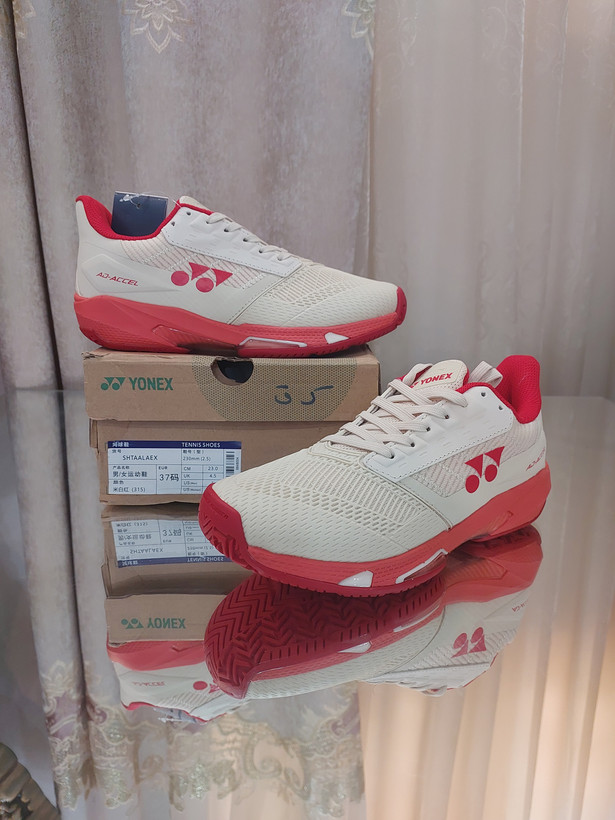 کفش بدمینتون و تنیس و پدل یونکس Yonex Women's and Men's Power Cushion Ad-Accel Sunset Red رنگ کرم قرمز لوگو قرمز