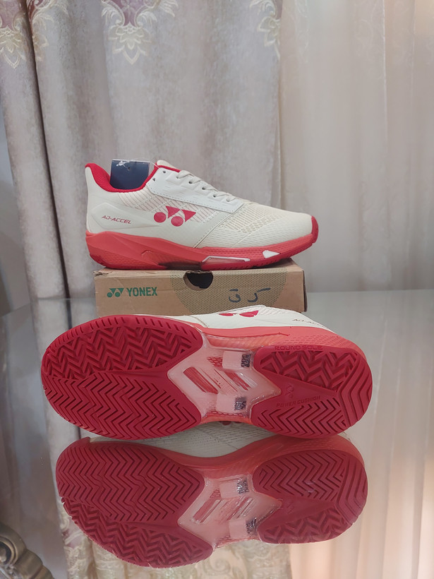 کفش بدمینتون و تنیس و پدل یونکس Yonex Women's and Men's Power Cushion Ad-Accel Sunset Red رنگ کرم قرمز لوگو قرمز