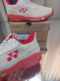 کفش بدمینتون و تنیس و پدل یونکس Yonex Women's and Men's Power Cushion Ad-Accel Sunset Red رنگ کرم قرمز لوگو قرمز