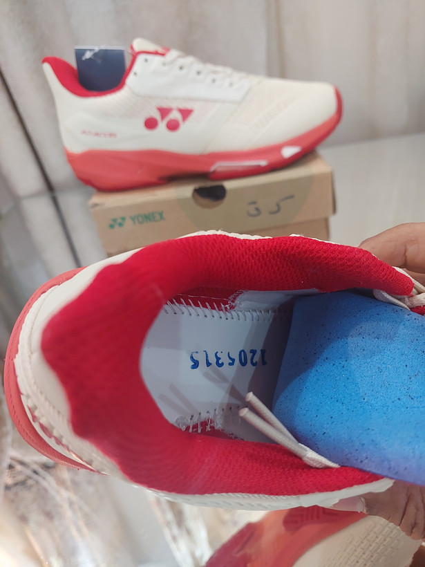 کفش بدمینتون و تنیس و پدل یونکس Yonex Women's and Men's Power Cushion Ad-Accel Sunset Red رنگ کرم قرمز لوگو قرمز