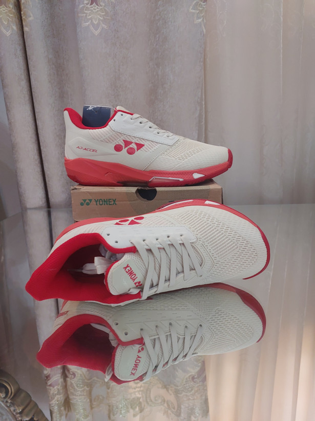 کفش بدمینتون و تنیس و پدل یونکس Yonex Women's and Men's Power Cushion Ad-Accel Sunset Red رنگ کرم قرمز لوگو قرمز
