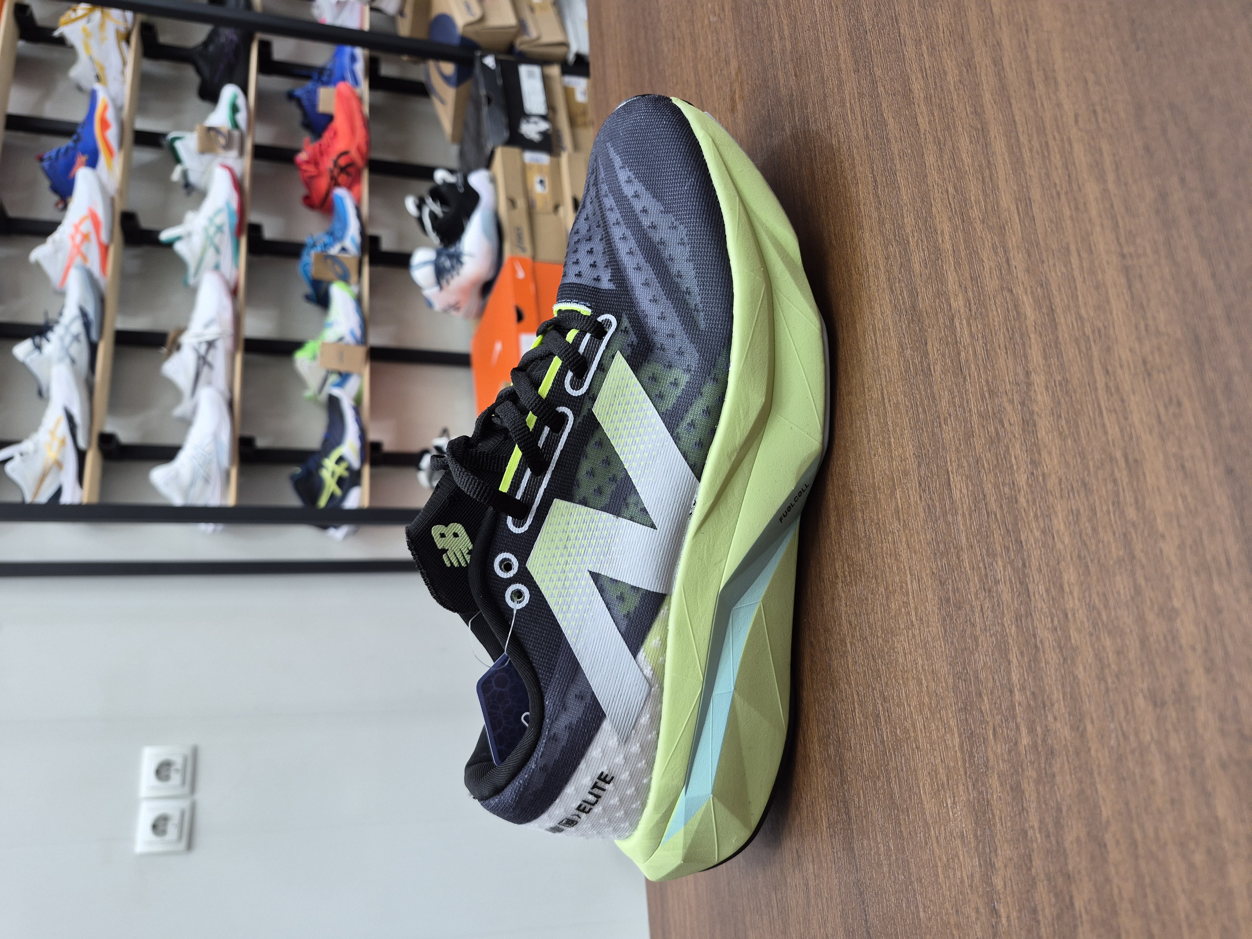 کتونی رانینگ نیوبالانس فیول‌سل ریبل V4 مسترکوالیتی ساخت ویتنام/New Balance FuelCell Rebel v
