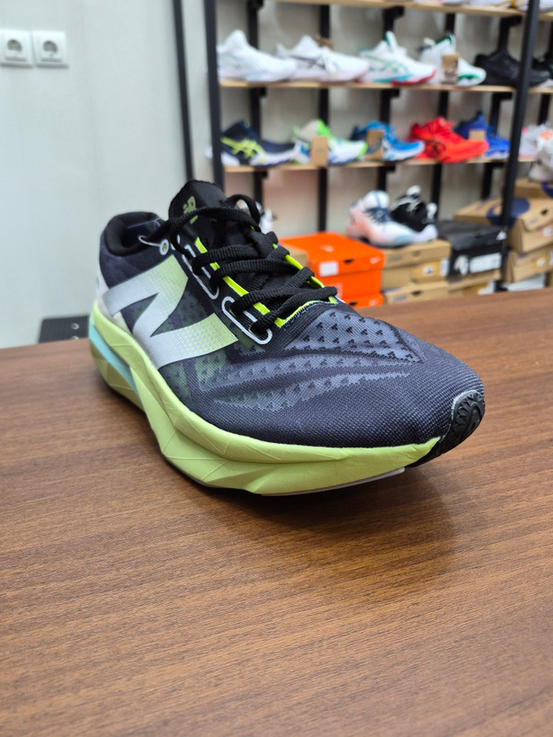 کتونی رانینگ نیوبالانس فیولسل ریبل V4 مسترکوالیتی ساخت ویتنام/New Balance FuelCell Rebel v