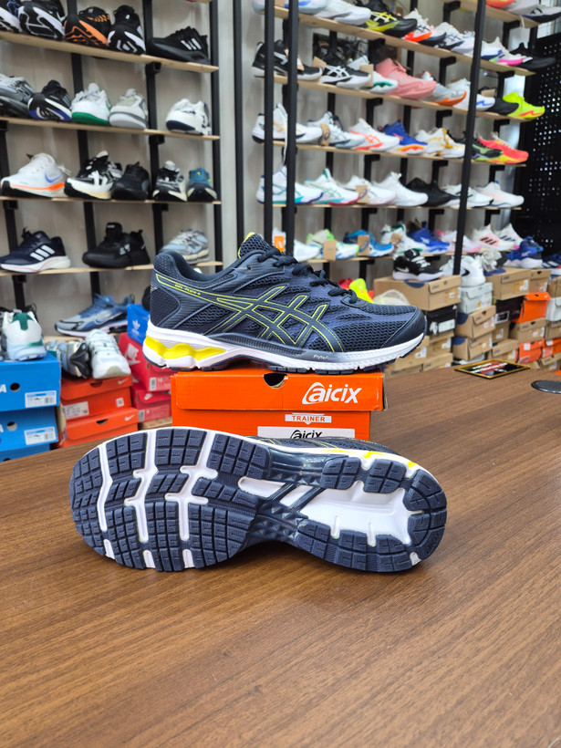 کتونی رانینگ و لایف استایل طرح اسیکس aicix رنگ سورمه ای کف سفید Aicix navy yellow