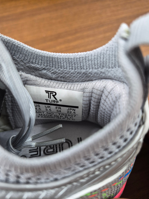 کفش فوتبال استوک ریز تورف رنگ نقره ای چمن کفش فوتبال بچه گانه طبیعی و مصنوعی