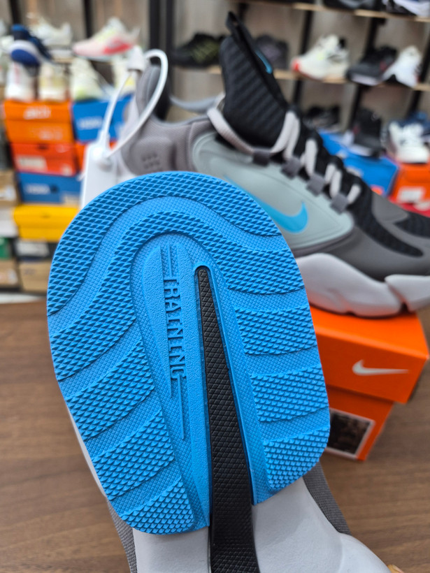 کفش اسپرت و لایف استایل نایک ساواج رنگ طوسی آبی زوم Nike Air max Savage