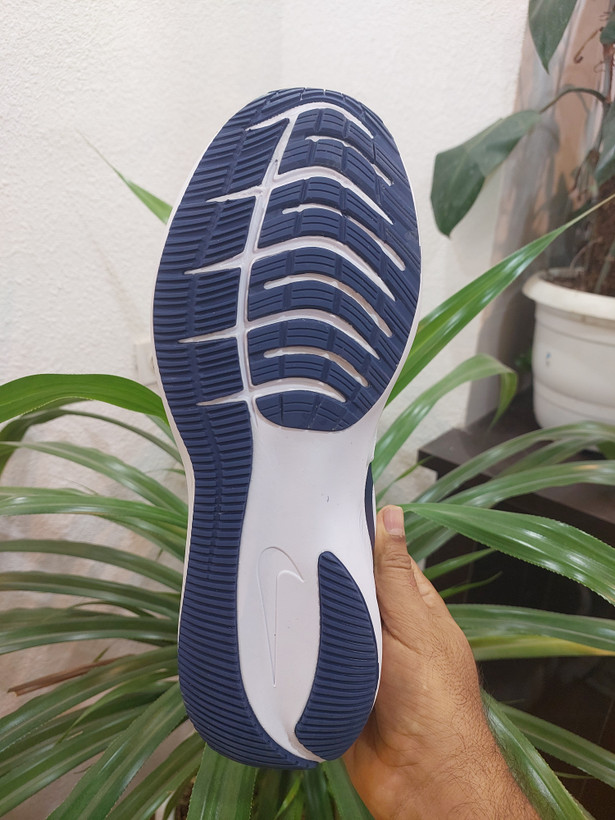 کتونی رانینگ و پیاده روی نایک گاید ۱۰ مستر کوالیتی رنگ سفید NIKE ZOOM