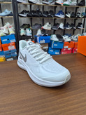 کتونی رانینگ و پیاده روی نایک گاید ۱۰ مستر کوالیتی رنگ سفید نقره ای NIKE ZOOM