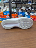 کتونی رانینگ و پیاده روی نایک گاید ۱۰ مستر کوالیتی رنگ سفید نقره ای NIKE ZOOM