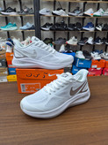 کتونی رانینگ و پیاده روی نایک گاید ۱۰ مستر کوالیتی رنگ سفید نقره ای NIKE ZOOM