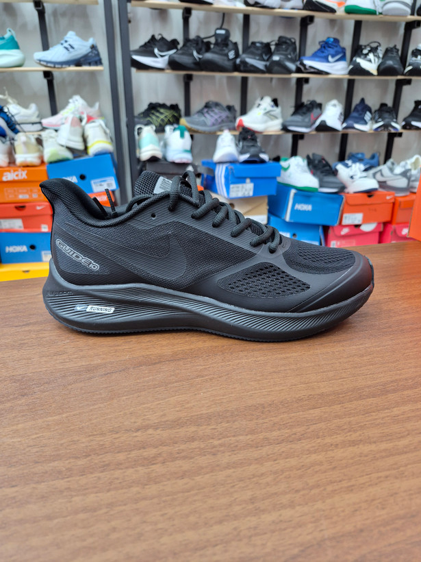 کتونی رانینگ و پیاده روی نایک گاید ۱۰ مستر کوالیتی رنگ مشکی NIKE ZOOM