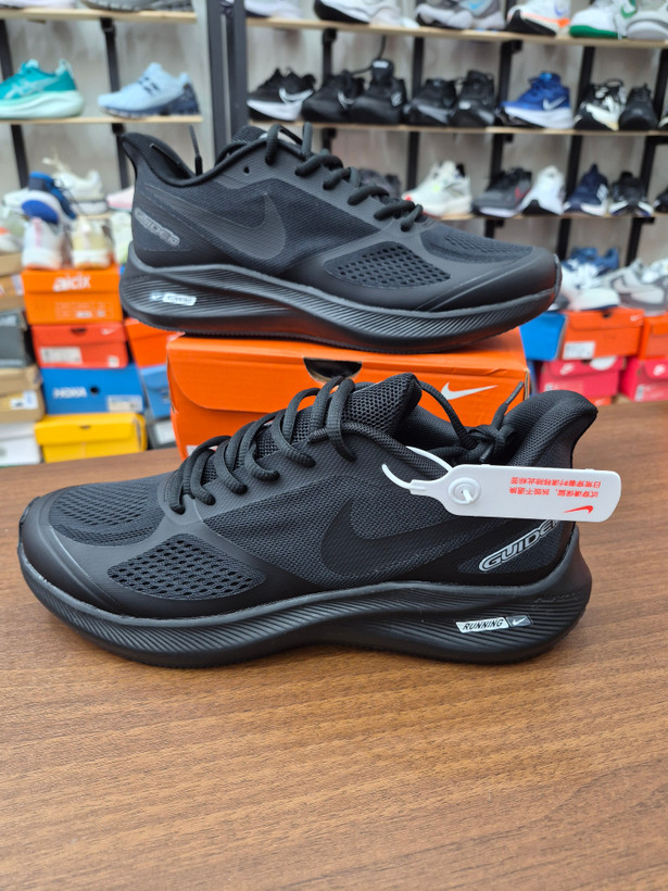 کتونی رانینگ و پیاده روی نایک گاید ۱۰ مستر کوالیتی رنگ مشکی NIKE ZOOM