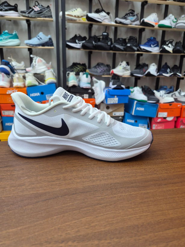 کتونی رانینگ و پیاده روی نایک گاید ۱۰ مستر کوالیتی رنگ سفید NIKE ZOOM